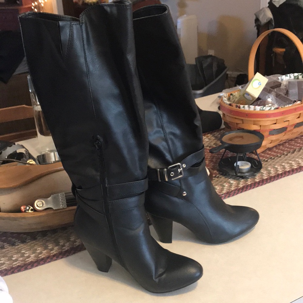 Riding boots with heel. I’m really nice shape.